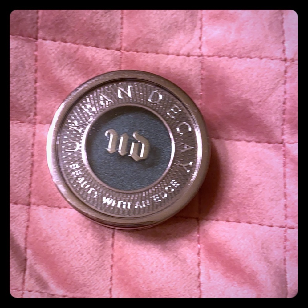 Urban Decay eyeshadow Loaded